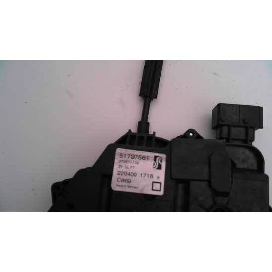 cerradura de la puerta delantera izquierda. para FIAT Grande Punto Van (3x) 1.4 Nat.Power 2 p.ti Ber 3p/b-m/1368cc 51797561