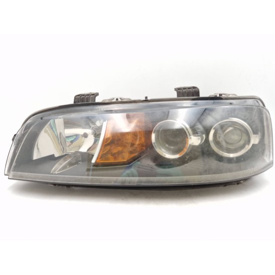 faro izquierdo. para FIAT Punto (1n/1p) 1.2 16V HLX Ber. 3p/b/1242cc 89100449