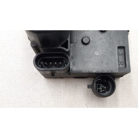 Verrouillage de la porte avant droite par FIAT Brava 1.4 12V S BER. 5P/B/1370CC 46766605