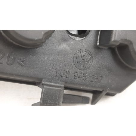 Support d'ampoule de feu arrière droit par VOLKSWAGEN Golf 1.9 TDI CAT (81KW) BER. 3P/D/1896CC 1J6945257