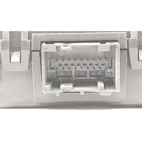 Unité de commande de la vitre avant droite par FIAT Croma 1.9 MJT 16V DYNAMIC AUT. SW 5P/D/1910CC 51796699